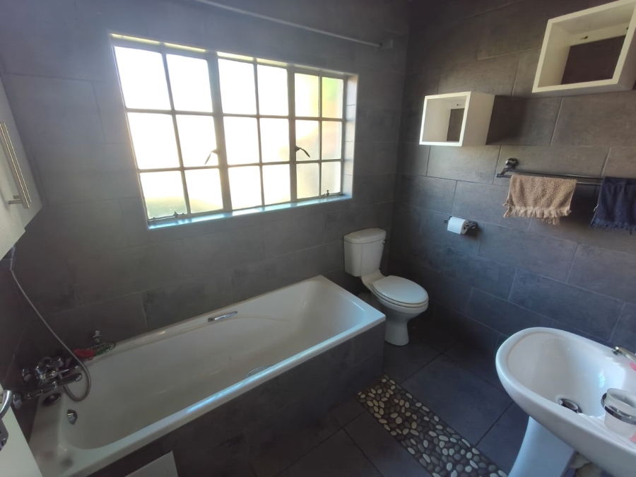 3 Bedroom Property for Sale in Waterkloof East North West